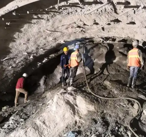 南谯拱顶带模注浆料的施工流程及注意事项